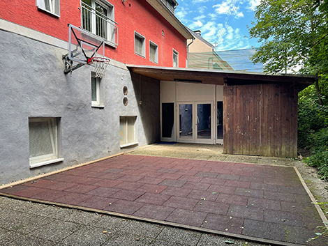 Basketball im Hof